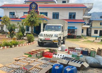 बिलभन्दा बढी सामान बोकेको बोलेरो स्याङ्जामा नियन्त्रणमा, डेढ लाख बराबरको सामग्री बरामद