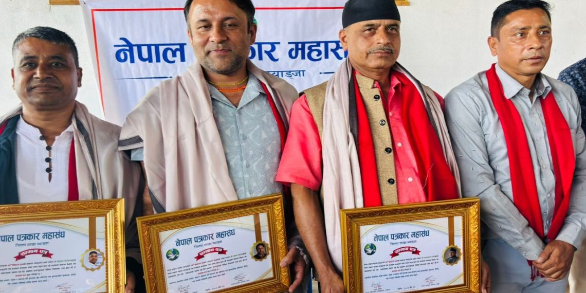 नेपाल पत्रकार महासंघ स्याङ्जाद्वारा तीन पूर्व अध्यक्षलाई सम्मान