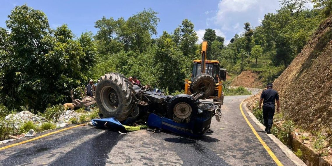 स्याङ्जामा ट्याक्टर दुर्घटना हुँदा चालकसहित दुई जना घाइते
