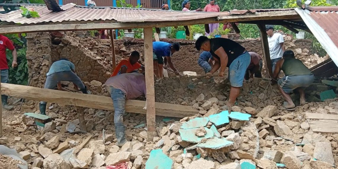 अविरल वर्षाले धनसार भत्किँदा छ बाख्रा पुरिएर मरे