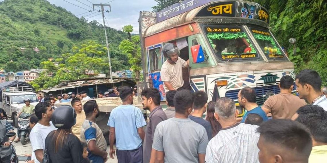 टेलरको ठक्करबाट मोटरसाइकल चालकको मृत्यु
