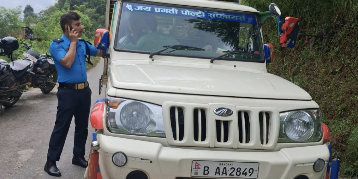 निकासी कर नतिरी १५० ब्रोइलर कुखुरा ओसार्ने जीपलाई जरिवाना