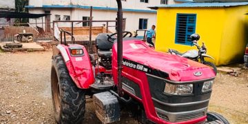 अवैध रूपमा बालुवा ओसार्दै गरेको ट्याक्टरलाई तीन हजार जरिवाना