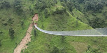 पहिरोले पुलमा असर, ठेकेदारलाई तत्काल हटाउन निर्देशन