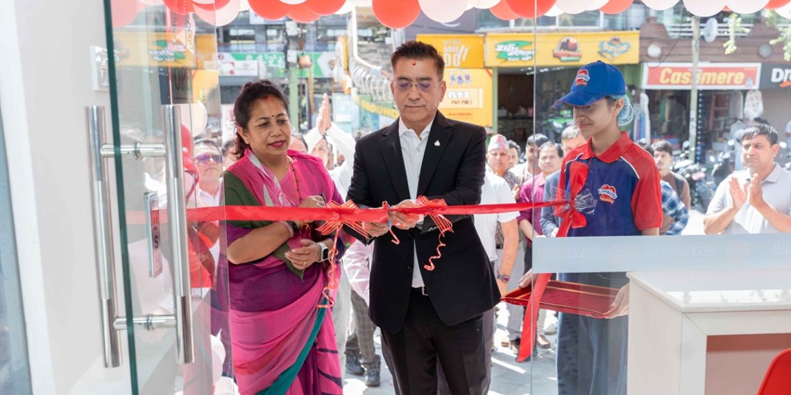 पोखराको लेकसाइडमा सुजल डेरीको ‘लभबर्ड्स प्रिमियम आइसक्रिम’ को चौथो पार्लर सञ्चालन