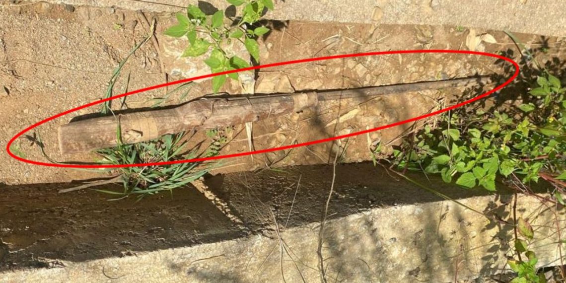 सडकको नालीमा बेवारिसे भरुवा बन्दुक फेला